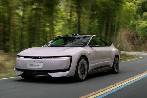 旅途怕累?奥迪E5性能版按摩座椅+后轮转向,坐着很得劲!