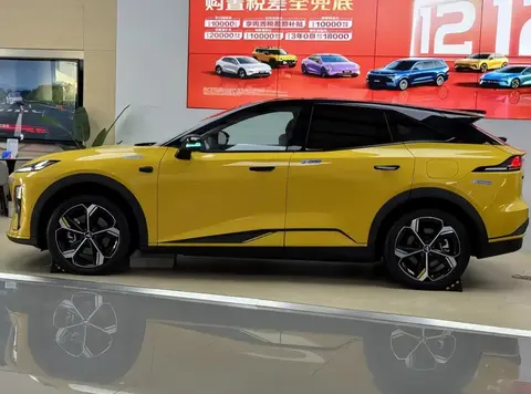 深蓝S07华为乾崑长续航版:解放手脚,让旅途更多欢笑和公务